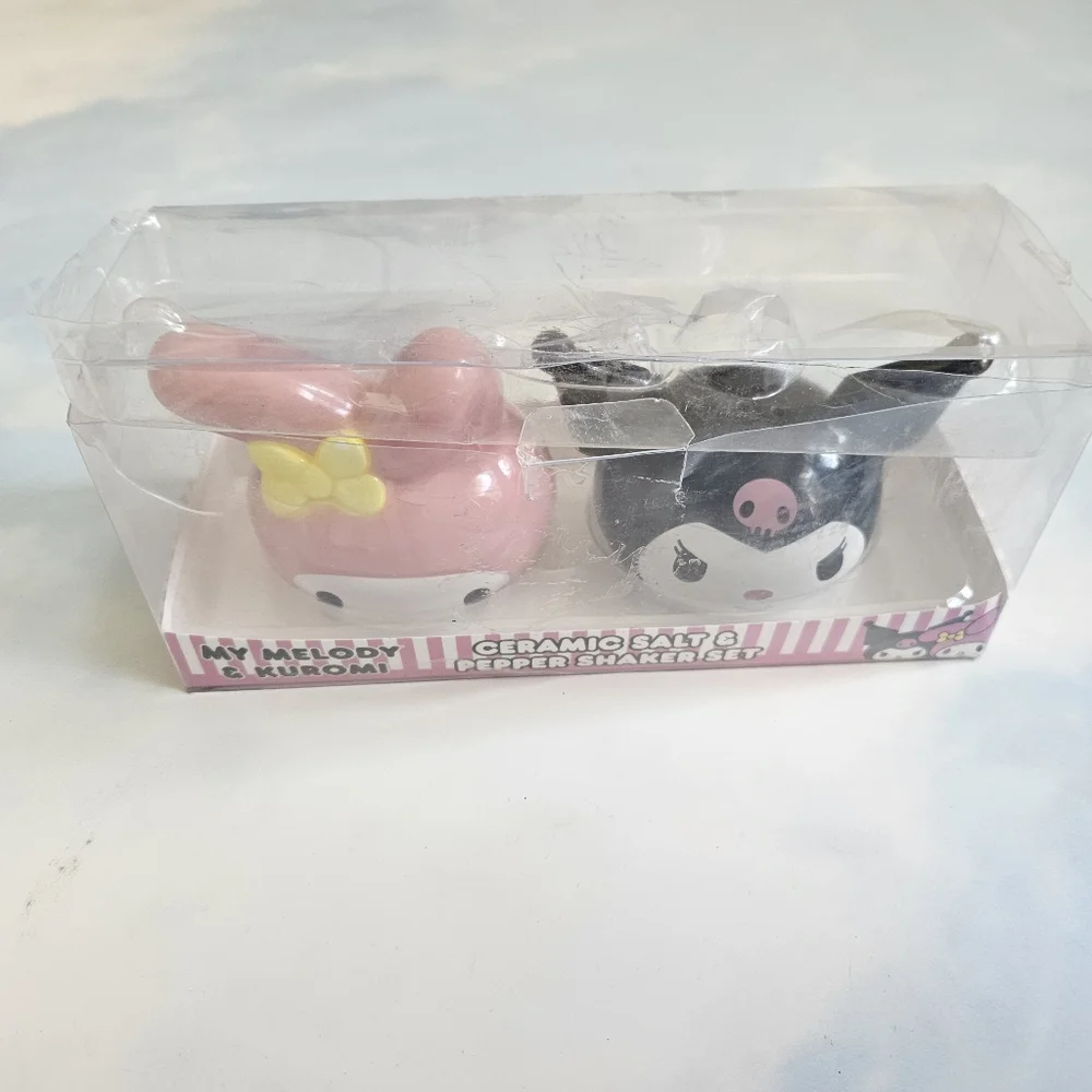 Hello Kitty Pink & Black Ceramic Salt & Pepper Shaker Set Brand New
